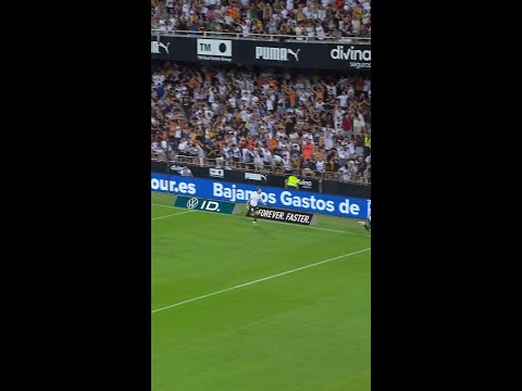 🦇 VALENCIA CF STRIKE FIRST at Mestalla in #ValenciaAthletic!