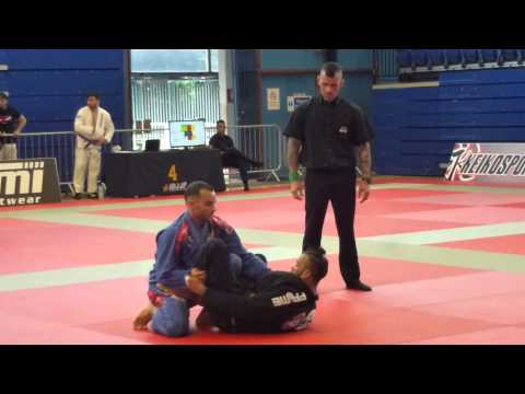Marco Canha vs Max Lima - IBJJF London Open 2015 - Black Master 1 - Light
