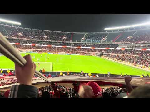 "Con los borrachos del tablon" Barra: Los Borrachos del Tablón &bull; Club: River Plate &bull; País: Argentina