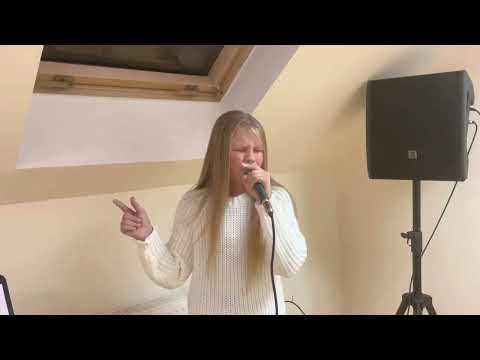 Arina Scurtu  12 ani “Fall in line”