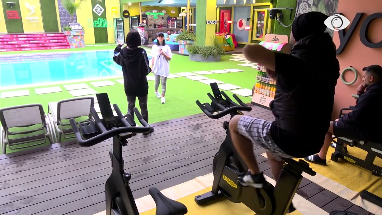 Mbaje topin..., agravon debati Roza-Ledjona: Delirin...