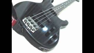 Video thumbnail for La basse de Nguila est réparée et révisée... by Musique de par là à travers