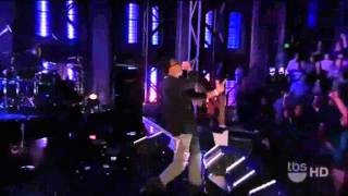 Download lagu Lupe Fiasco - The Show Goes On ULTIMATE Live Performance mp3