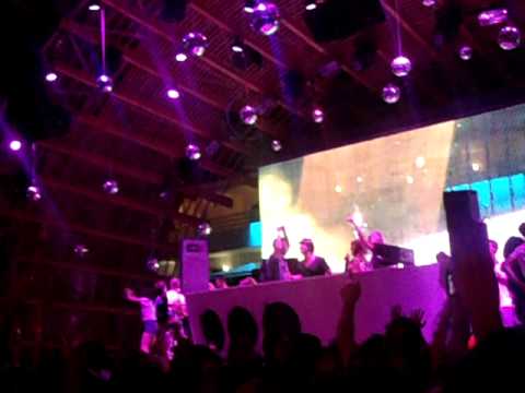 Axwell n Dirty South playing Alright (Marcus Schossow remix)  Ushuaia Ibiza - 27.07.2011