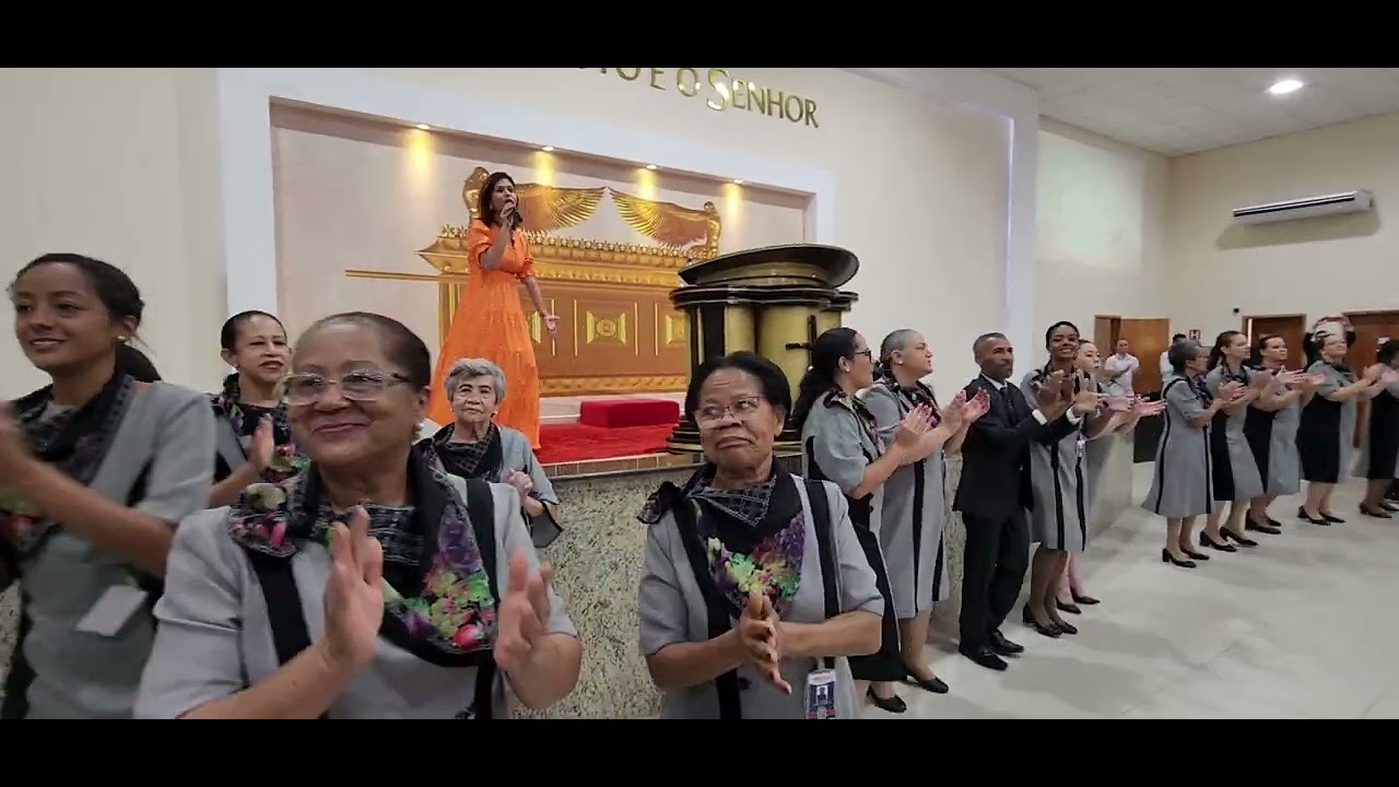Cantora Leonor na iurd da Cidade de Botucatu