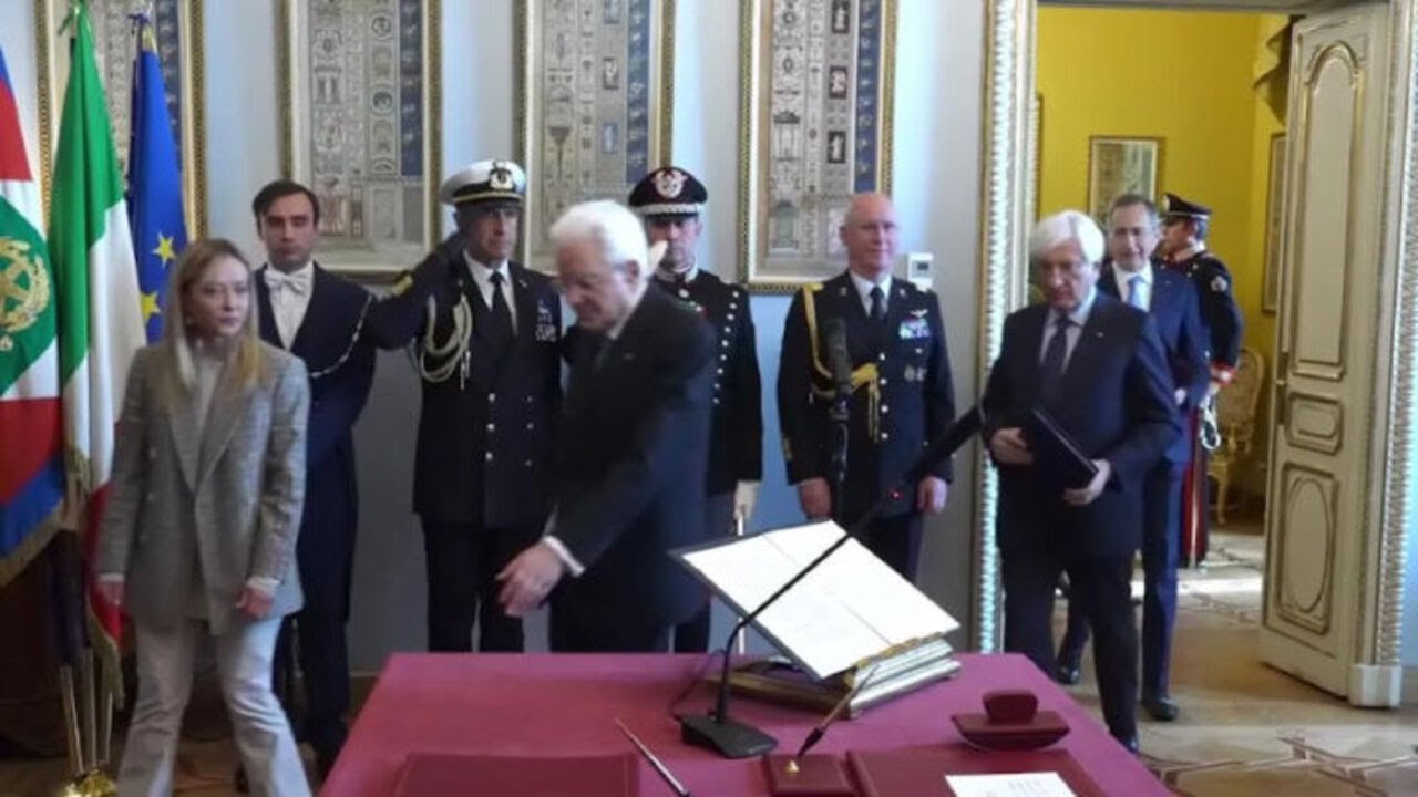 Il nuovo ministro del turismo Gianmarco Mazzi presta giuramento al Quirinale