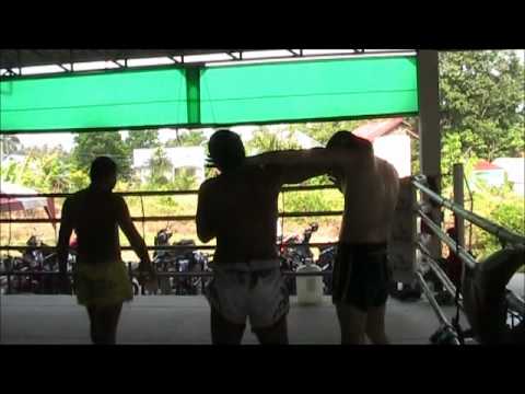 Pot teaching Clinch at Sinbi Muay Thai Camp