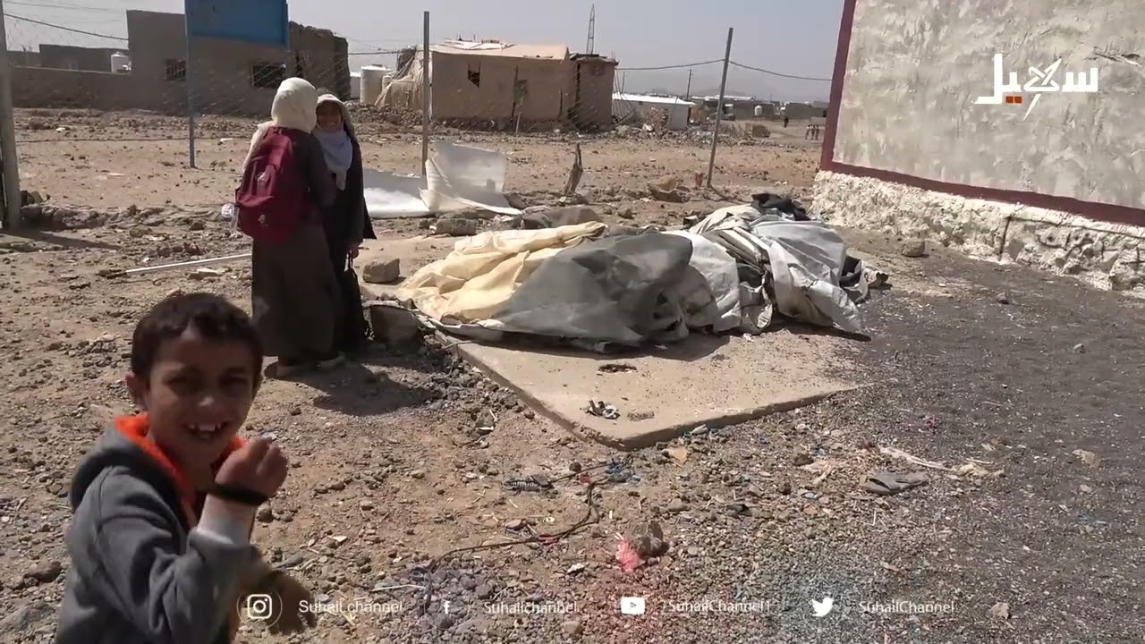 العواصف تسبق الطلاب إلى فصول الخيام الهشة