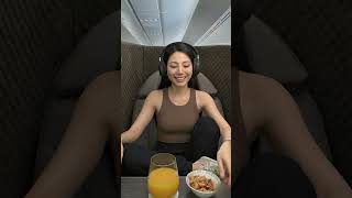 Download lagu She FAKED an Airplane PANIC ATTACK for VIEWS? 🤡✈️ #youmia #panicattack #flightanxiety mp3