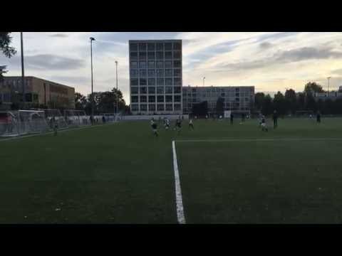 Thomas scoort met links - keihard schot ;-) (Scheveningen vs Quick JO9-1)