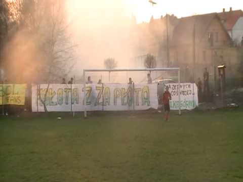 Oprawa Kibiców LKS Trzebol Wielkie Drogi w meczu z Rzozovia.