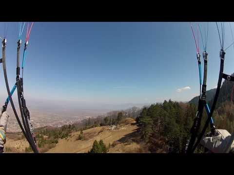 Top landing Bunloc 2017 with paraglider