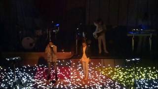 Tegan and Sara - Nineteen/Hang On To The Night, Paradiso 08-02-2017