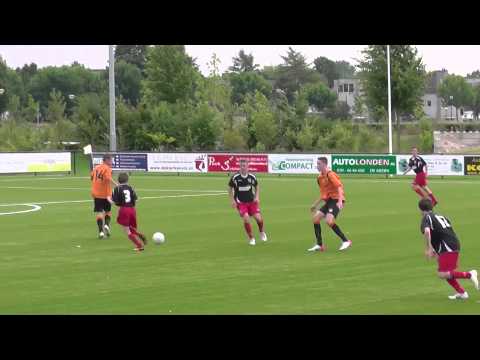 16 augustus 2013 VV De Meern B-selectie - Ipswich Town FC U17 vr 4-0 Tackle op Jasper