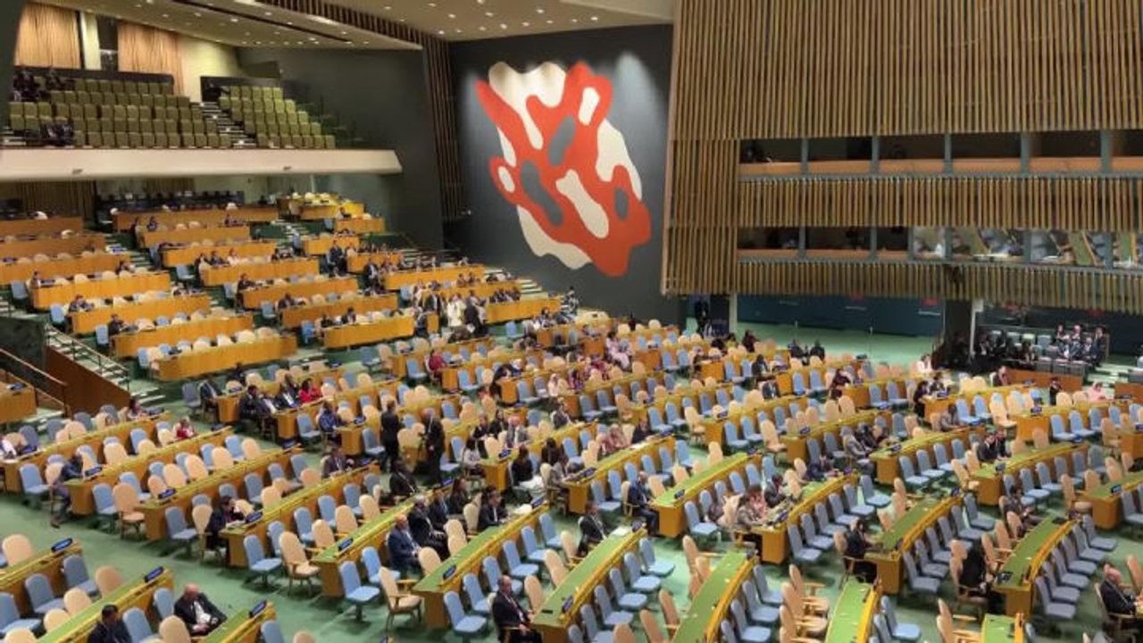 Tajani all'Onu sale sul palco per il suo intervento all'Assemblea Generale