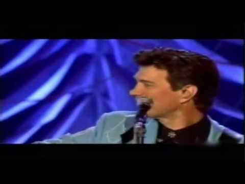 Chris Isaak - Solitary Man (Live)