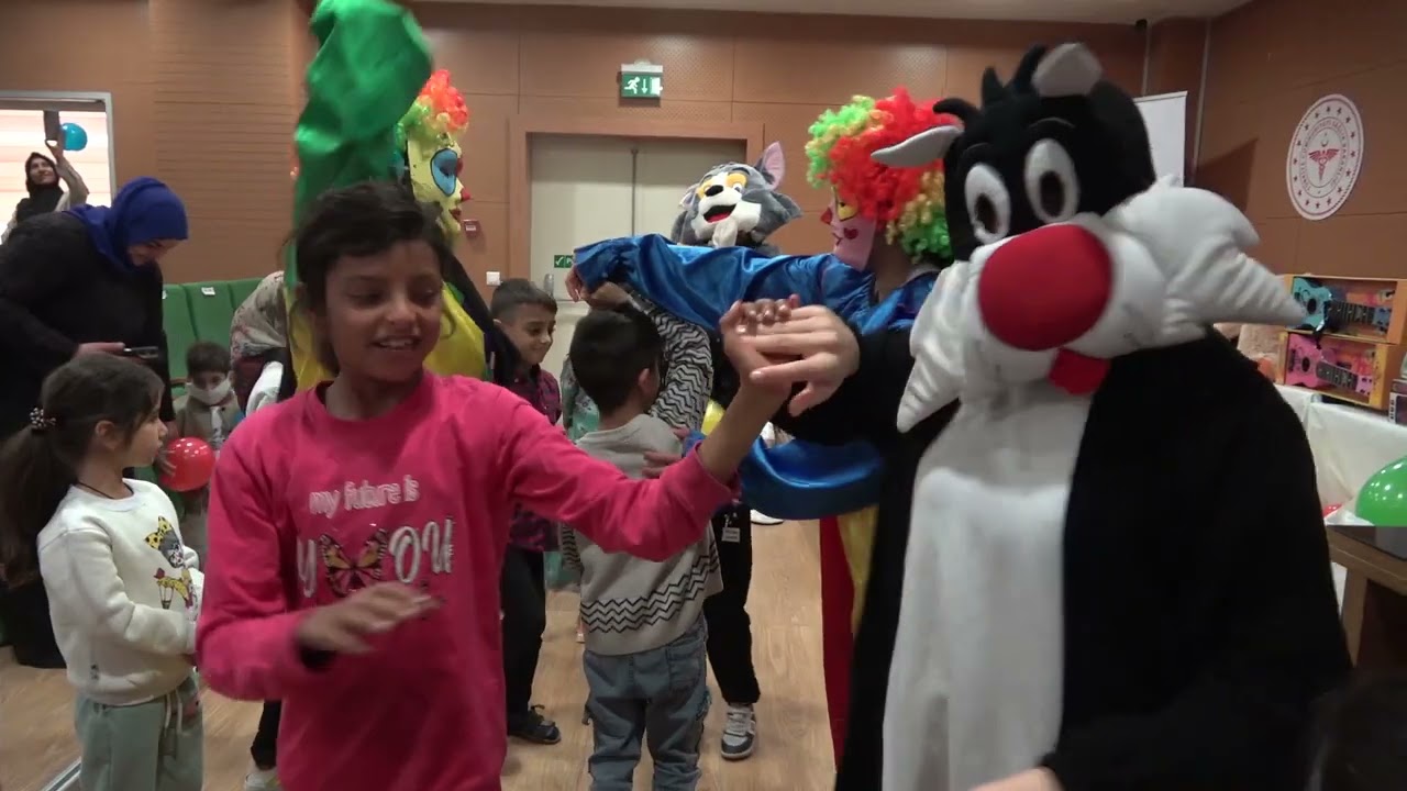 BÜYÜKŞEHİR BELEDİYESİ, LÖSEMİLİ MİNİK HASTALARI SEVİNDİRDİ