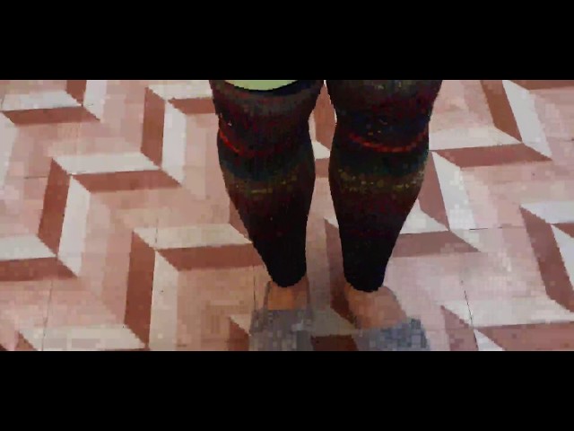 Vídeo relacionado con Calcetines calentadores de piernas, 1 par de tazas de cerveza, calentadores de piernas de ganchillo con asas, accesorios de ropa para niñas, cosplay, trabajo, viajes, al aire libre, caminar, compras