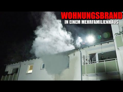 [WOHNUNGSBRAND AM 4. ADVENT!] - Küche in Vollbrand - Starke Rauchentwicklung - Feuerwehr Haan -