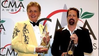 39th CMA Awards (2005) | Song of the Year | Whiskey  Lullaby - Bill Anderson &amp; Jon Randall
