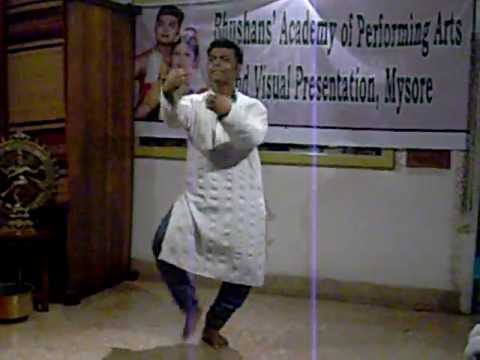 Bhushan performs Mysore Anthem, kayou Sri Gowri