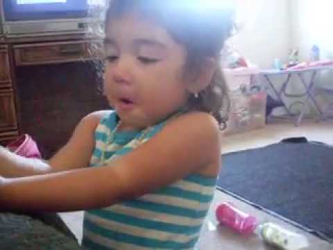 ALIYAH SINGING AND DANCING TO JUSTIN BIEBER