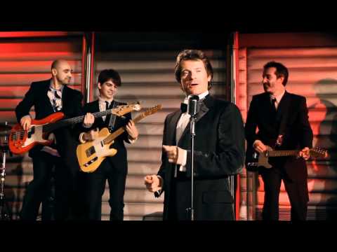 Stefano Signoroni & The MC Band - Music to watch girls by [Official Video]