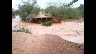 preview picture of video 'Imagens da Enchente do Rio Sto Inácio-PR'