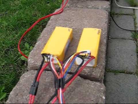 Lading av 2x4 cellers lipo. (MFN) ModellflyNytt.no Lade 2 lipo batterier samtidig. (MFN) ModellflyNytt.no