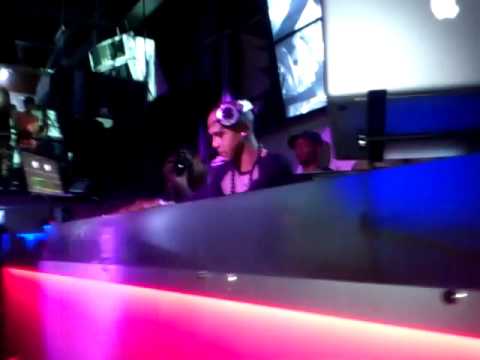 Djeff Afrozila a dar carga no docks