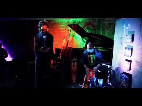 Kamankola - La Isla Del Delirio (versión acústica ) - Live Tampa