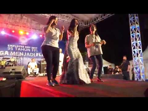 SELVI KITTY - Oplosan - Joget Bareng 2 cewe seksi