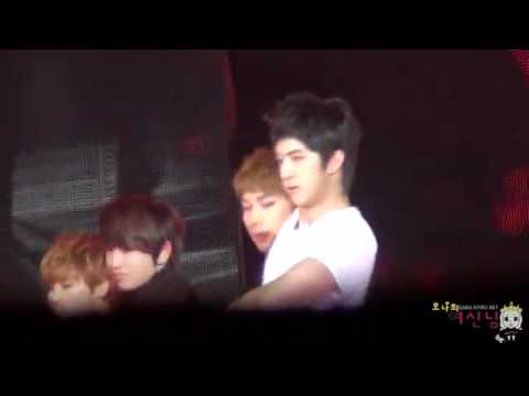 [FANCAM] 111229 Cheondung Dance battle in SBS Gayo Daejun