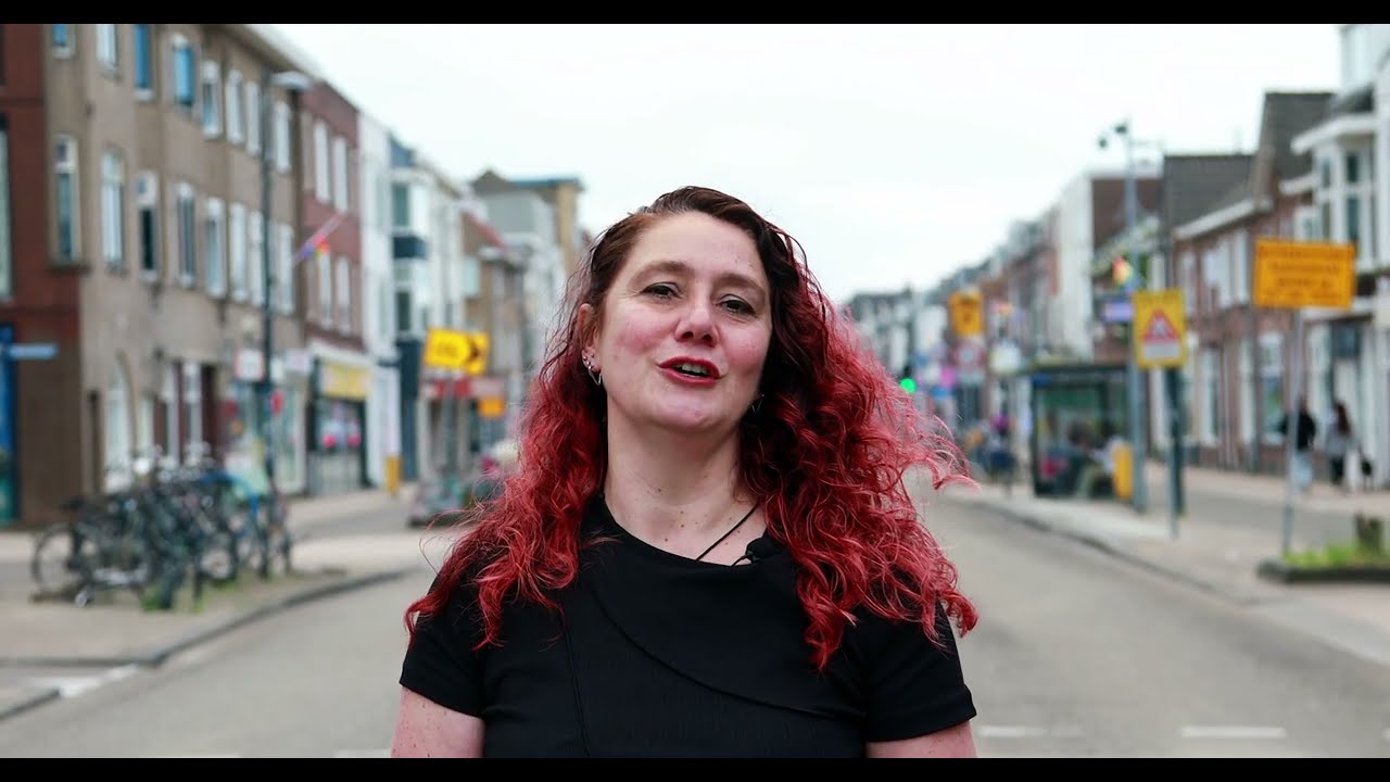 De straatweg kleurt pride.