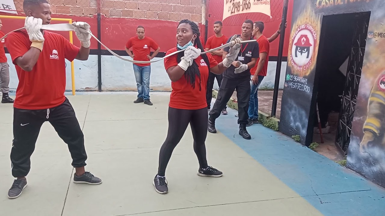A hora da verdade. Montagem de linha de Mangueira #Bombeiros.
