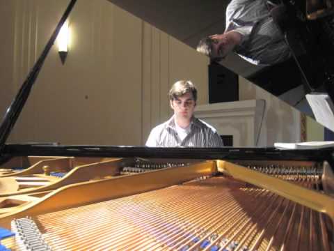 Bradley Burgess plays Schumann - Aufschwung (extract)