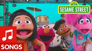 Sesame Street: Ji-Young&#39;s Song with the Best Friends Band!