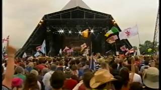 Kaiser Chiefs - Everyday I Love You Less And Less (Glastonbury)