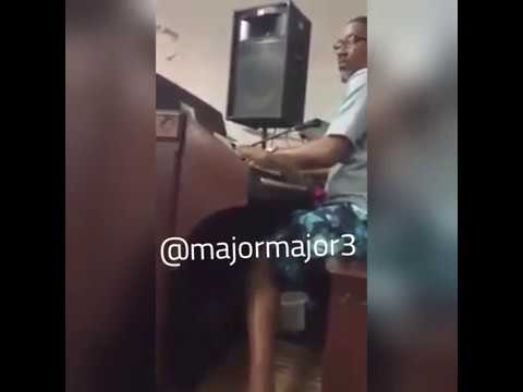 Butch Woodie Blazing the organ with sandals on 🎹🔥🔥