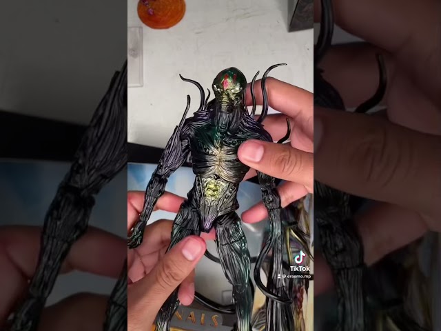 Vídeo relacionado con Hasbro Marvel Eternals Legends Deluxe, Kro, Figura de Acción Original, Villano, Juguetes para Niños, Réplica para Coleccionar, Accesorios Intercambiables