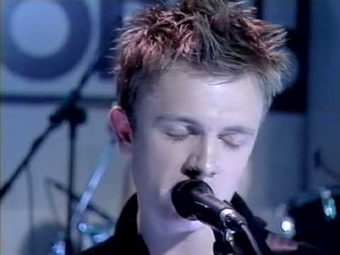 JJ72 - October Swimmer (Top Of The Pops, 2000)