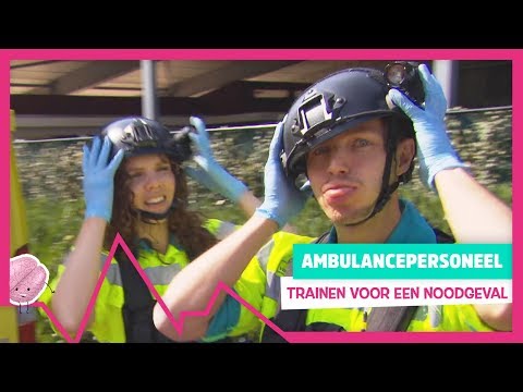 RACHEL EN ELBERT BIJ DE AMBULANCE - TOPDOKS HULPDIENSTEN