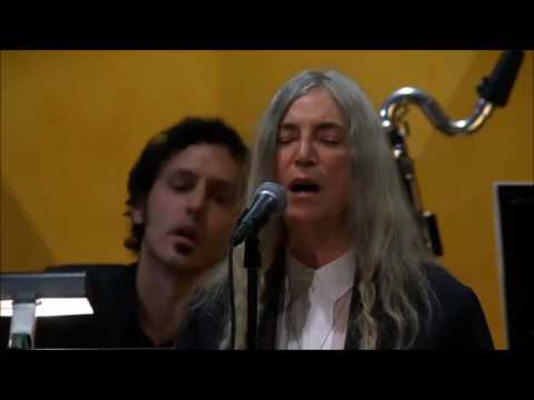 Patti Smith - A Hard Rain's A-Gonna Fall (ceremonia Nobel, subtitulada)