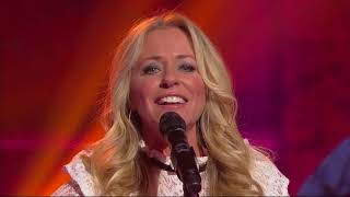 Deana Carter Performs &quot;We Danced Anyway&quot; | Huckabee