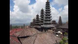 preview picture of video 'View from the top of Pura Besakih'