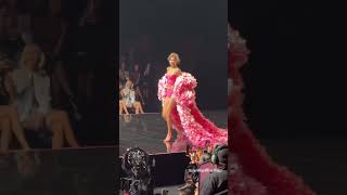 Download lagu Gigi for Victoria Secret 2025 ✨️✨️😭😭 #gigihadid #victoriasecret #fashionshow mp3