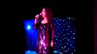 Melissa Manchester sings with Barry Manilow