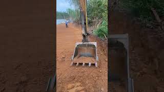 Download lagu Bucket leveling technique of dirt road mp3