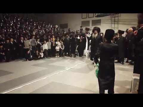 Zutchka Rebbe Dancing Mitzvah Tantz - Elul 56783