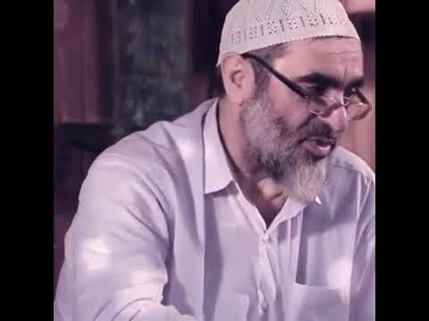 Elini tuttu seni seviyorum dedi